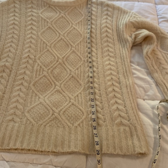 Yummy Sweater Co Oversized chunky cable knit sweater size XS cream color - Picture 9 of 11